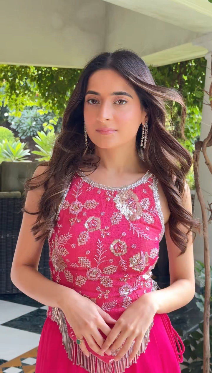 Itika Arora in Maahi Set
