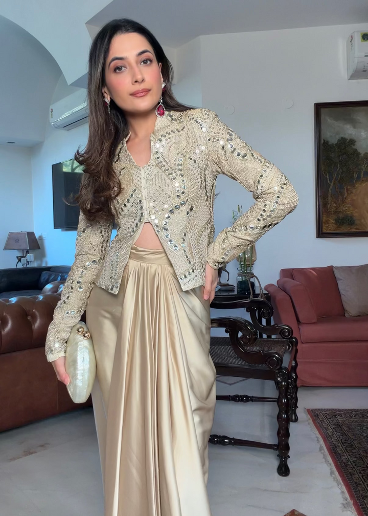 Itika Arora in Zareen Set