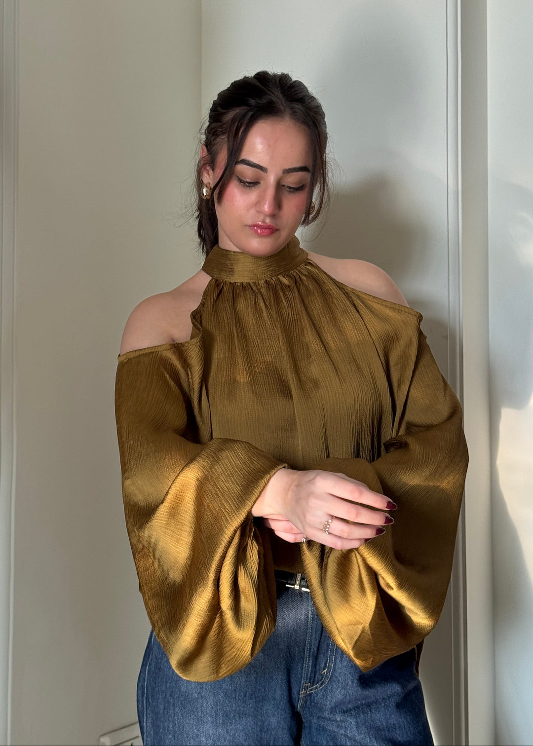 Medusa cold-shoulder Top