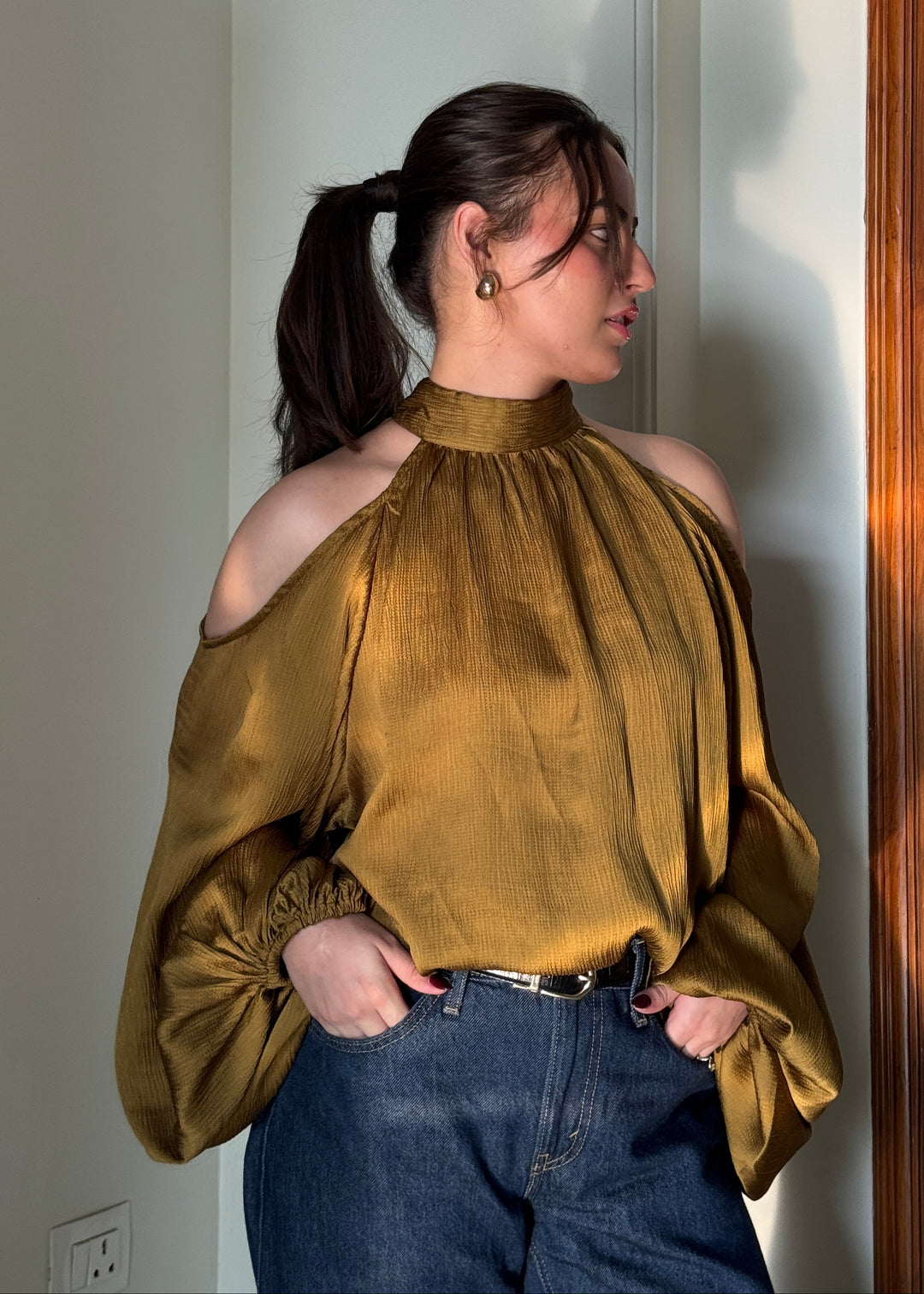 Medusa cold-shoulder Top