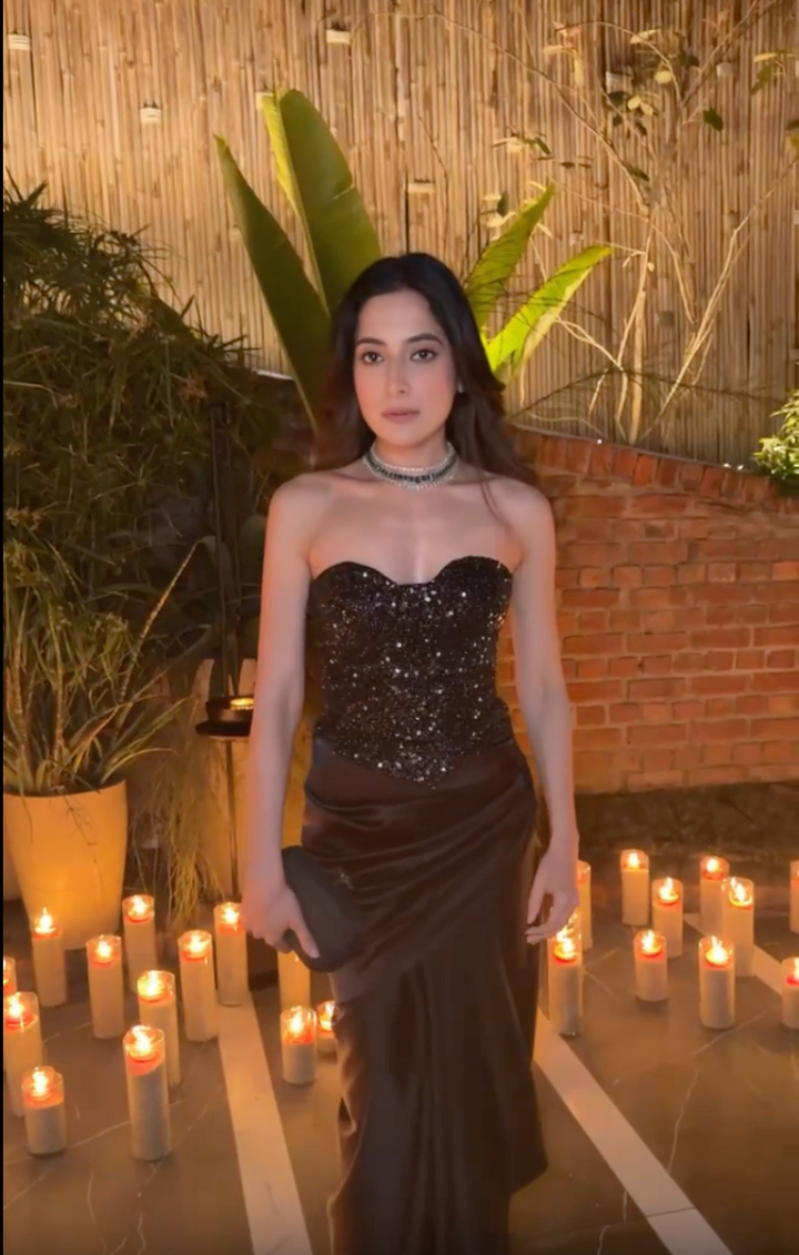 Itika Arora in Aisha Set