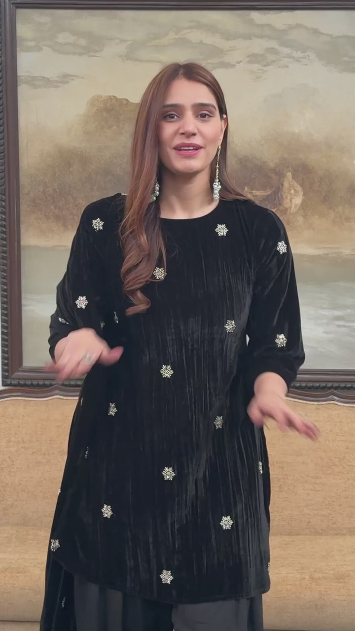 Seher velvet set (with attached dupatta)