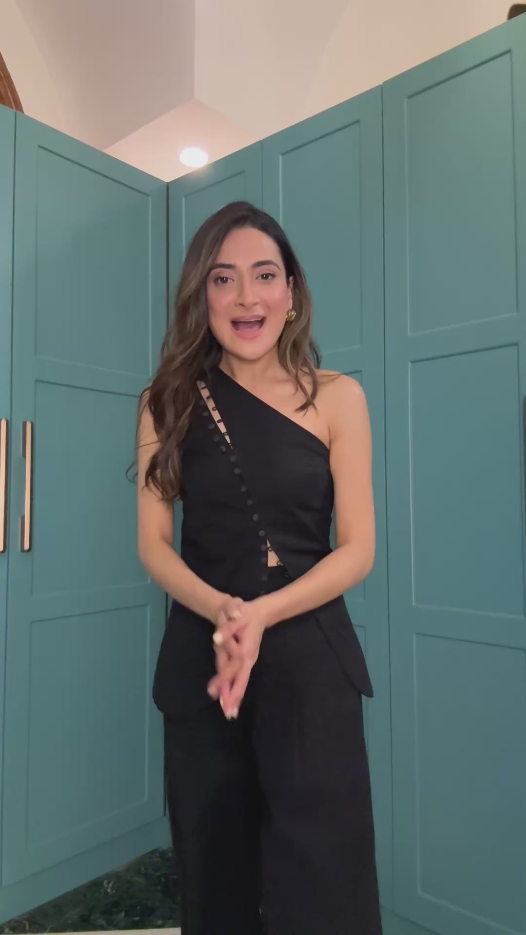 Itika Arora in Roma Co-ord set (Black)