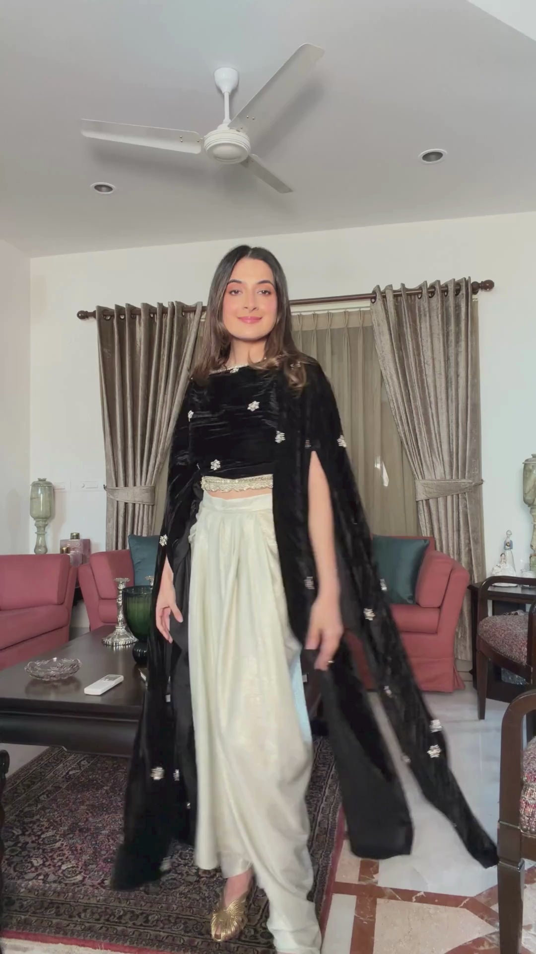 Itika Arora in Ishara Set